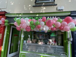 <p>Garland</p><p class="price-desc"> from€10 per foot</p> Garland